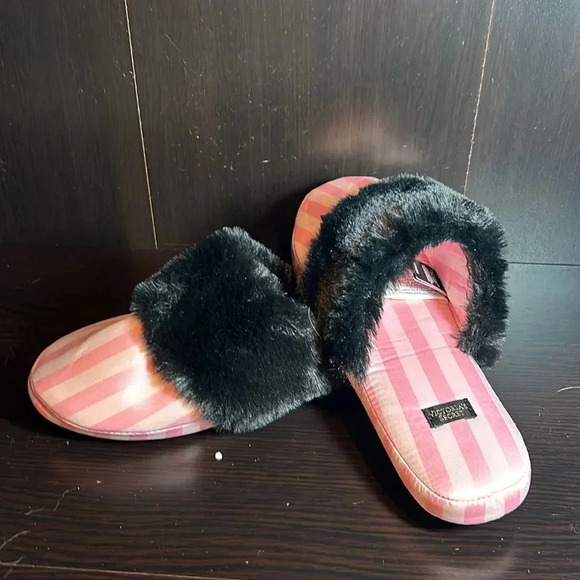 Victoria secret new slippers size small - Picture 9 of 9